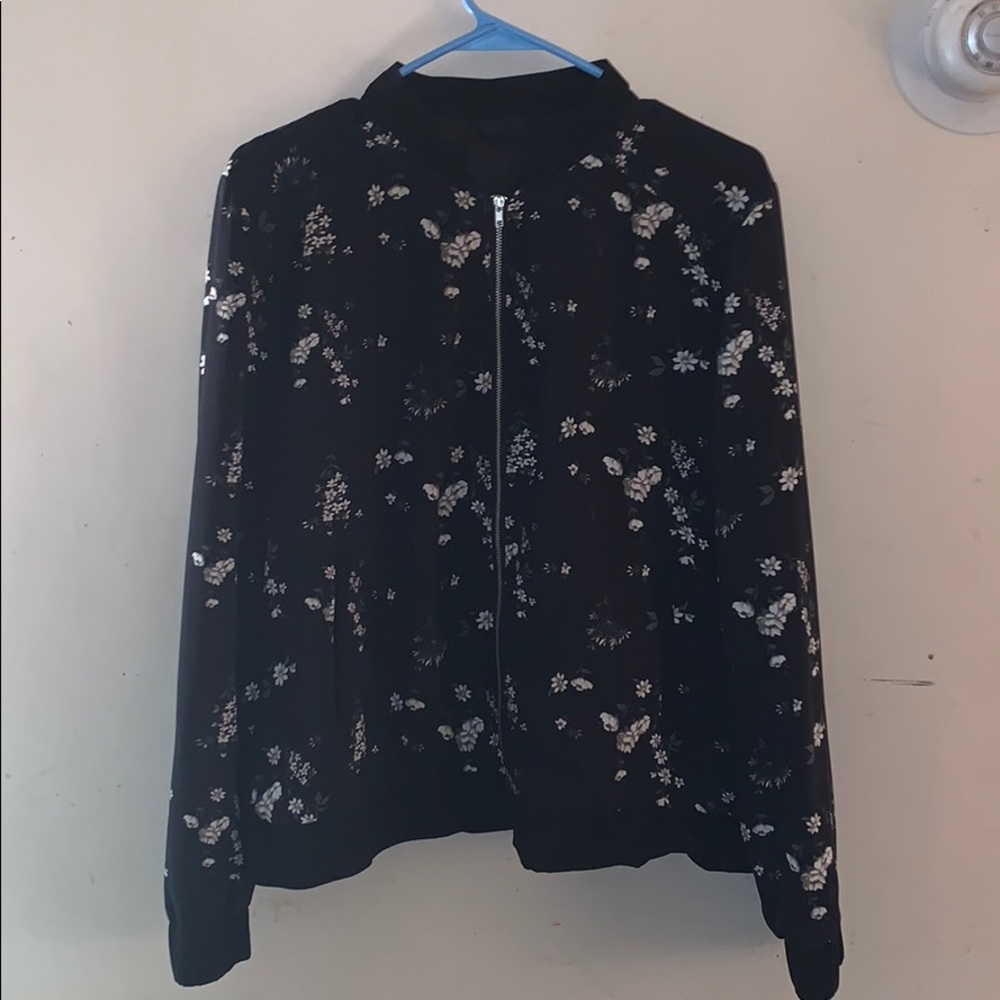 ✨black floral jacket✨